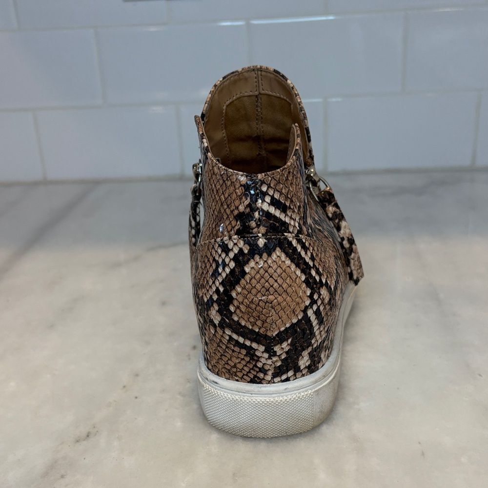 Steve Madden Shoe Boot Sneaker Caliber Hidden Wedge Snakeskin Python Booties - Picture 11 of 17